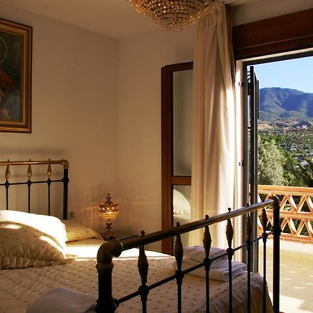 Hostal Y Apartamento Rural Los Naranjos Melegis Bagian luar foto
