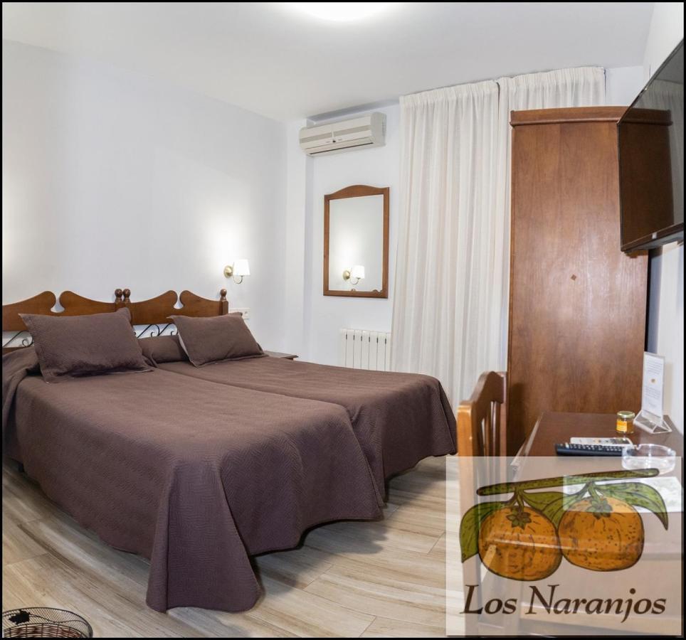 Hostal Y Apartamento Rural Los Naranjos Melegis Bagian luar foto