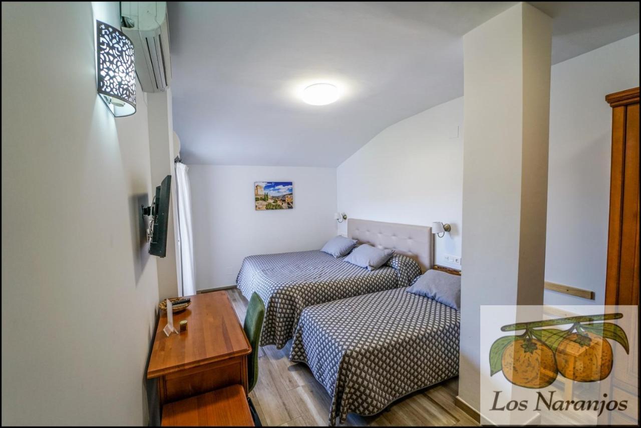Hostal Y Apartamento Rural Los Naranjos Melegis Bagian luar foto