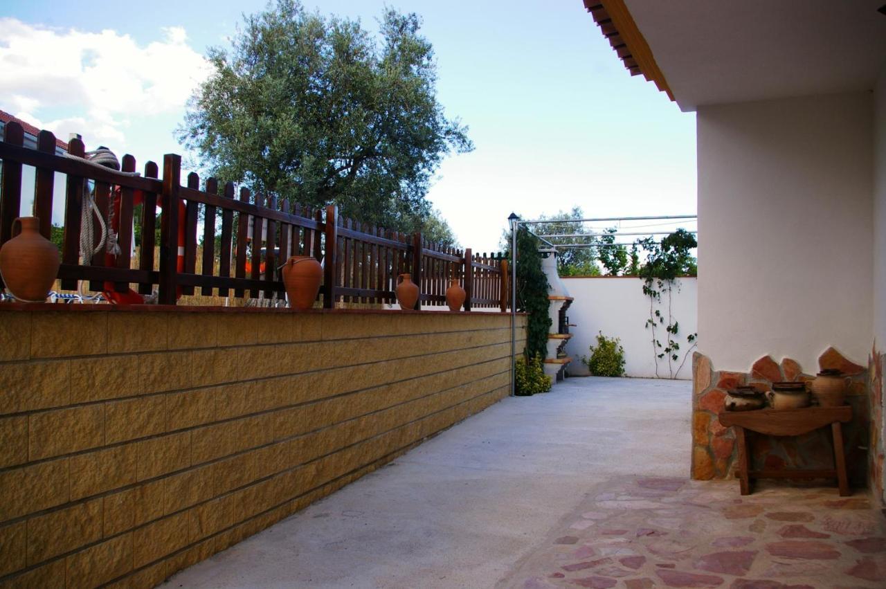 Hostal Y Apartamento Rural Los Naranjos Melegis Bagian luar foto