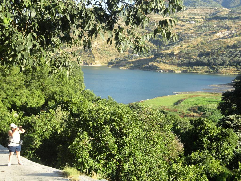Hostal Y Apartamento Rural Los Naranjos Melegis Bagian luar foto